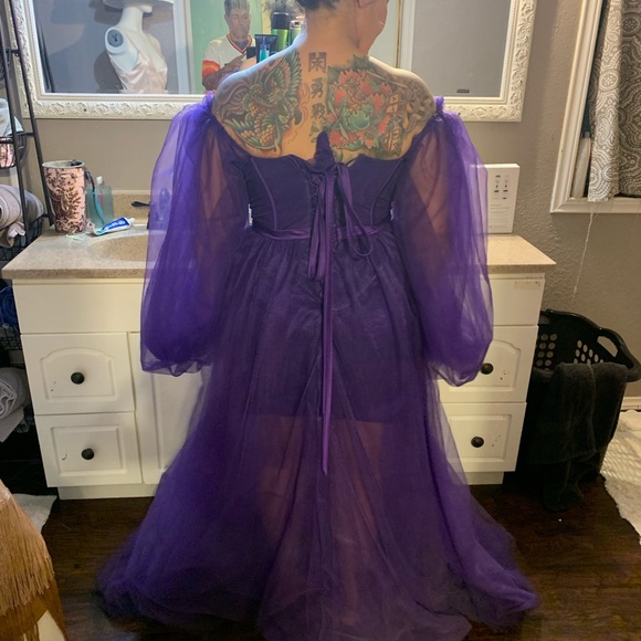 Dress - Picture 4 of 9